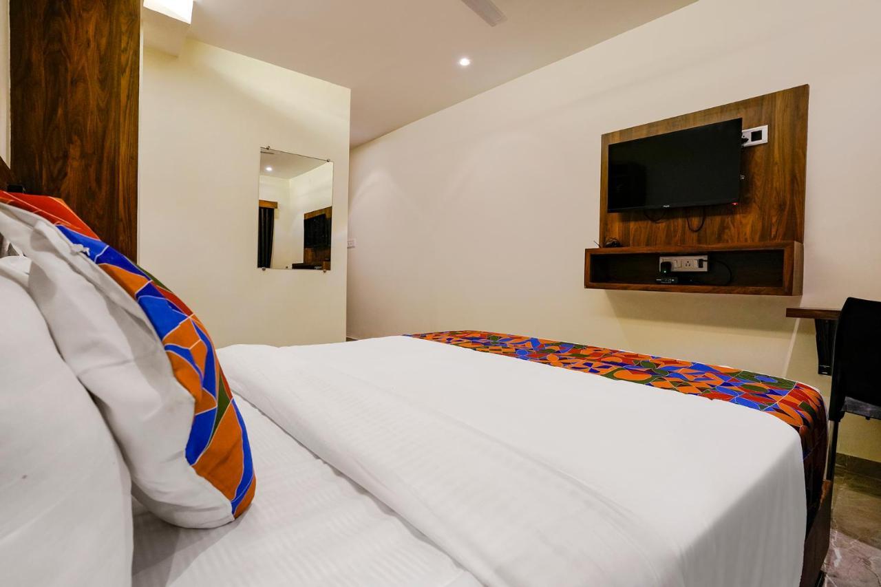 Fabhotel Antlers Mumbai Exterior photo