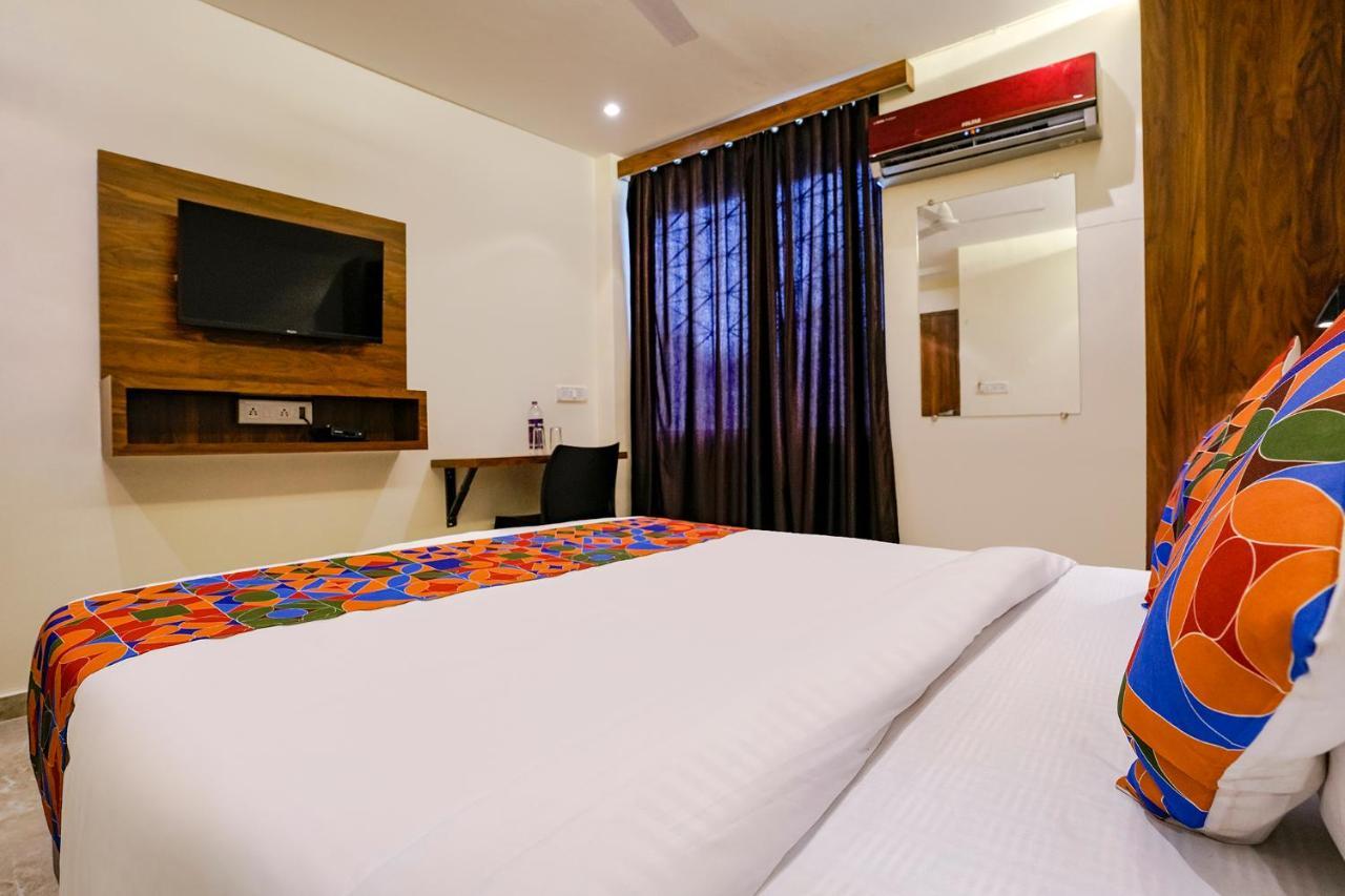 Fabhotel Antlers Mumbai Exterior photo